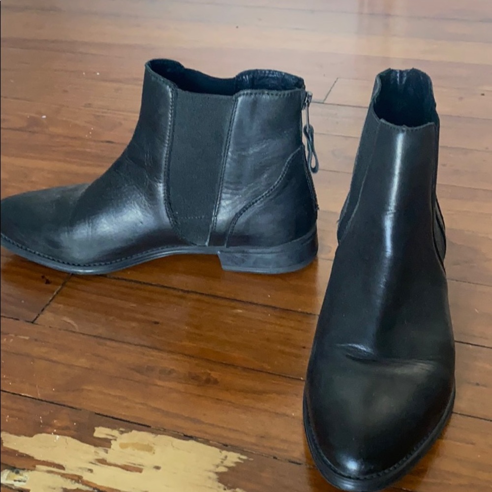 Steve Madden black booties